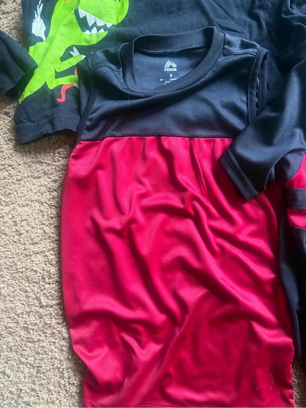 Kids' T shirt bundle sizes vary from big boys 8 to M . - Picture 3 of 6